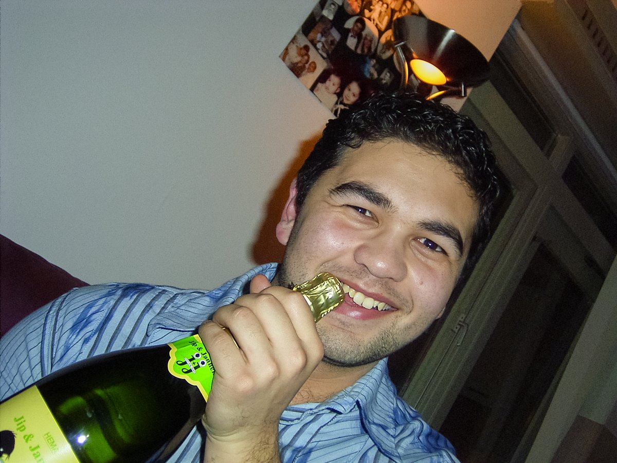 Vandaag herdenken we dat het twintig jaar geleden is dat ik 18 werd. 🎈