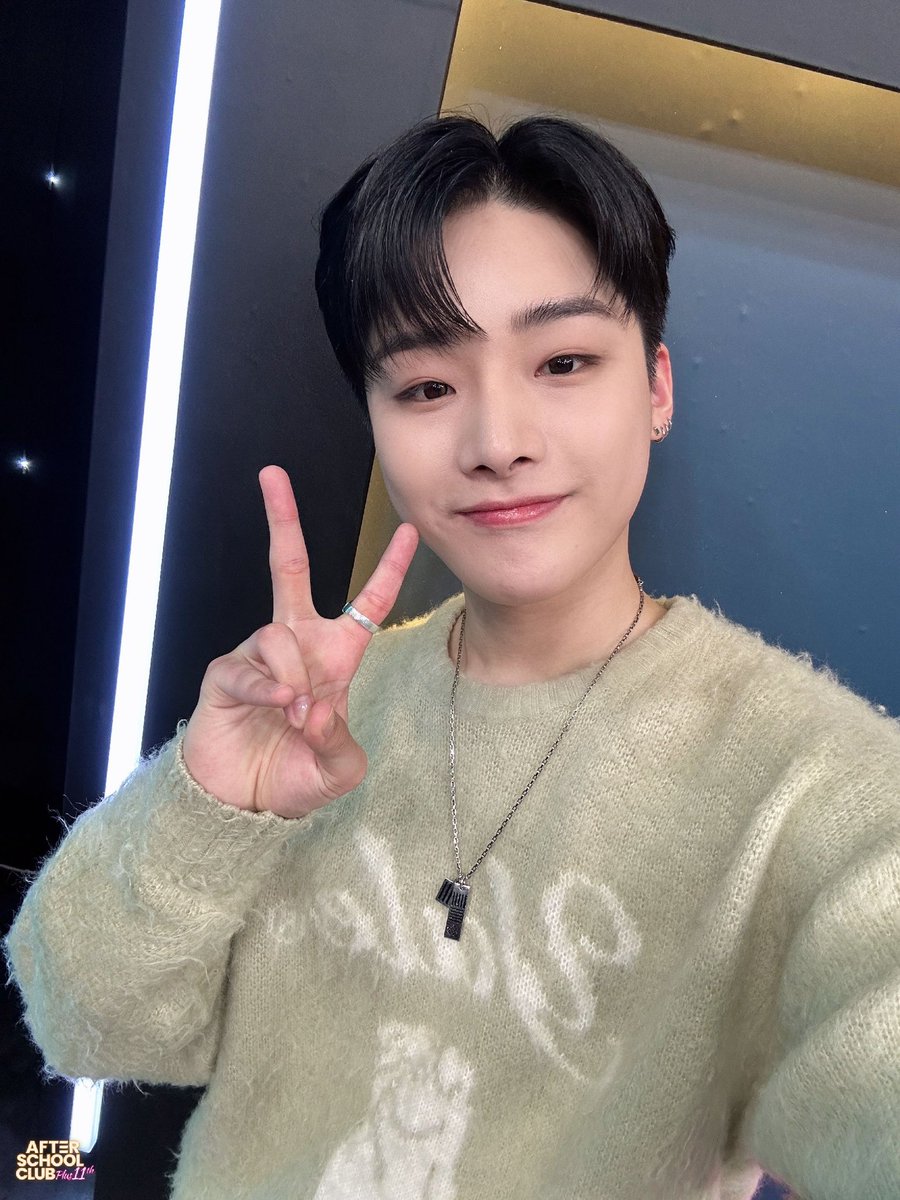 arirang_ASC's tweet photo. [XODIAC]
⠀
🐉청룡의 해🐉
더 높이 비상할 루키 - !
XODIAC과 함께한 오늘의 ASC✨
우리 멤버들 그리고 열심히 응원해 준
소블리스 여러분 모두 모두 감사합니다🫶🏻
그럼 우리는 다음 컴백 때 만나요💕
⠀
#XODIAC_ASC #XODIAC @XODIACOfficial https://t.co/tInjx43s7o