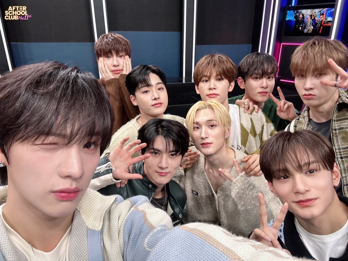 arirang_ASC's tweet photo. [XODIAC]
⠀
🐉청룡의 해🐉
더 높이 비상할 루키 - !
XODIAC과 함께한 오늘의 ASC✨
우리 멤버들 그리고 열심히 응원해 준
소블리스 여러분 모두 모두 감사합니다🫶🏻
그럼 우리는 다음 컴백 때 만나요💕
⠀
#XODIAC_ASC #XODIAC @XODIACOfficial https://t.co/tInjx43s7o