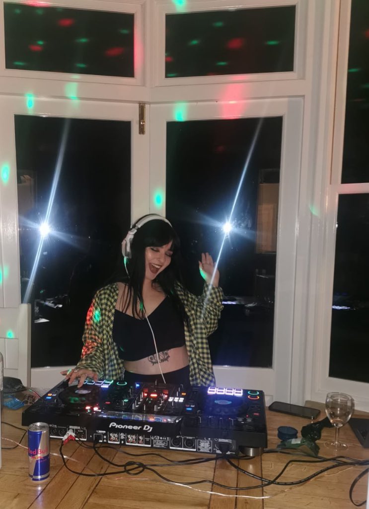 annie-mai tweet media