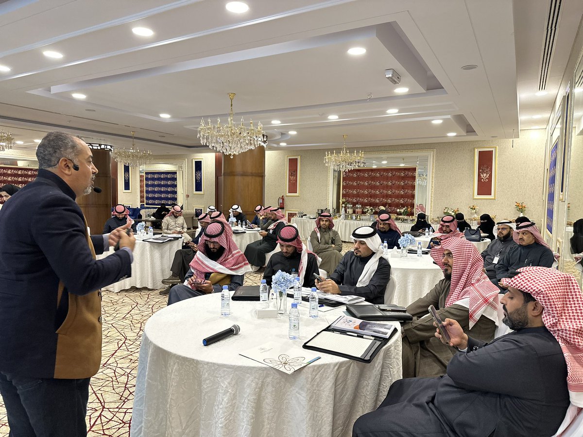 n1cluster's tweet image. تعزيزاً للممارسة القيادية الاحترافية والممنهجة وتطوير المهارات الفردية والجماعية والتي تسهم في تنفيذ  الأهداف الاستراتيجية والتشغيلية للتجمع .
#تجمع_الحدود_الشمالية_الصحي ممثلًا بالادارة التنفيذية للشؤون الأكاديمية والتدريب يُنفذ دورة بعنوان &quot;القيادة التنفيذية&quot; بحضور قادة…