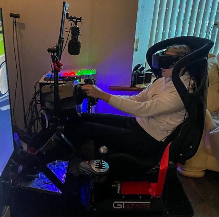 Always looking at new ways to try and get an advantage - VR sim practice. 🎮🏁

What a strange feeling this was at first but eventually I could get my head round it and get some good practice in! 👍🏼 Missing the real thing though!

#AshleyGregoryRacing #Racing #GirlPower