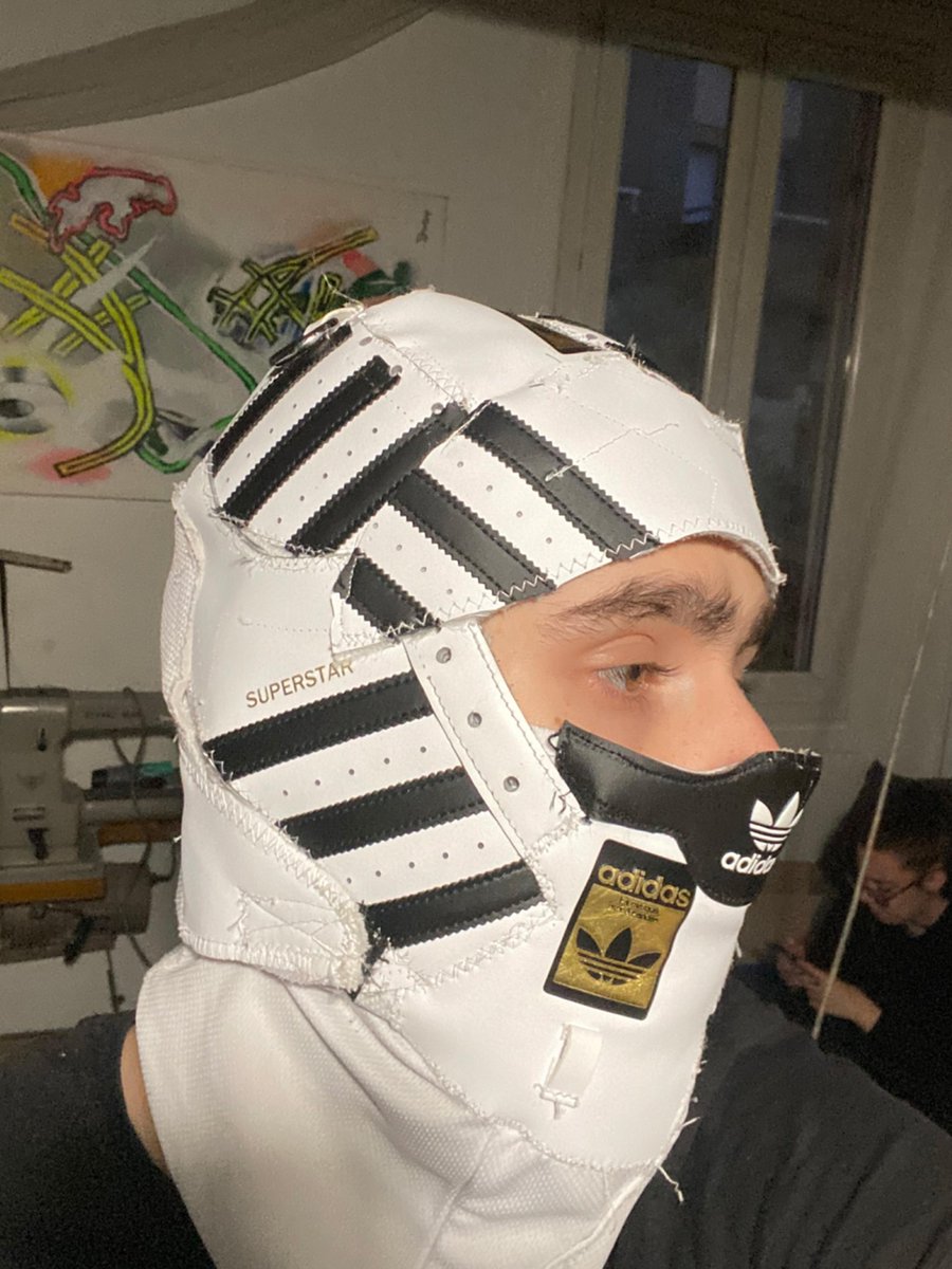 ¿Cómo de fanático eres de <a href="/adidasoriginals/">adidas Originals</a>? Así de fanático 👇🏻

📷 Pasamontañas del artista francés <a href="/gwam1999/">gwam1999</a> 

#sneakers