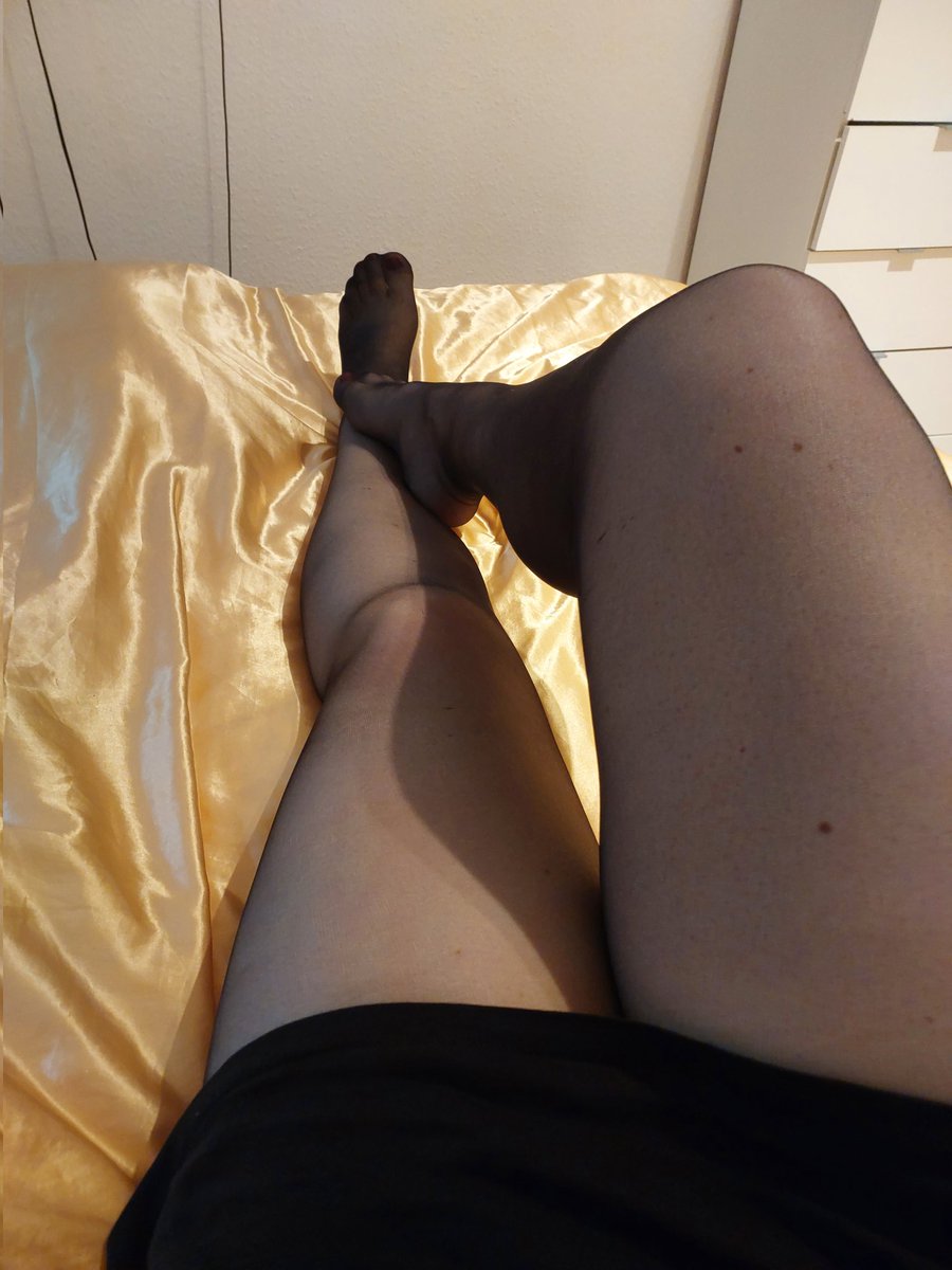 SissyXSarah's tweet photo. 𝙂𝙤𝙤𝙙 𝙈𝙤𝙧𝙣𝙞𝙣𝙜 💖✨️
#nylon #nylonfetısh #nylonfeet #nylonlove #panthouse #sissy #sissygirl #sissyboi https://t.co/0xWlRF3GWB