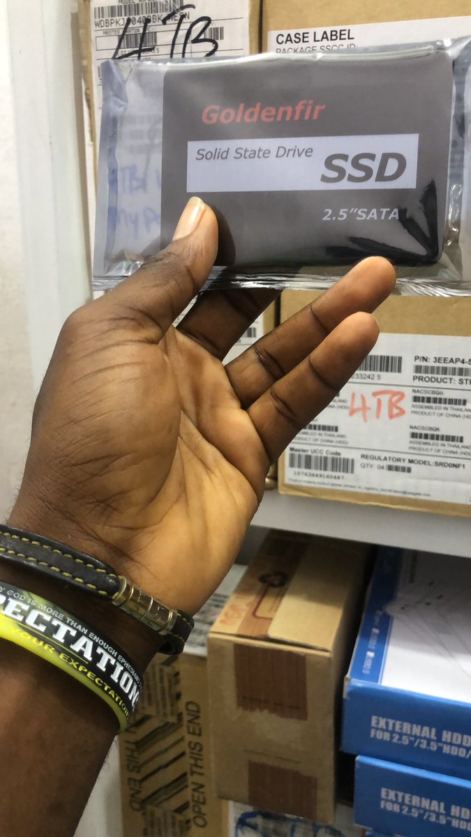 cverrandguys's tweet photo. “🖥️💾 HDD vs. SSD: Choosing Your Storage Champion

HDD                                                 SSD https://t.co/etD2giQhmj
