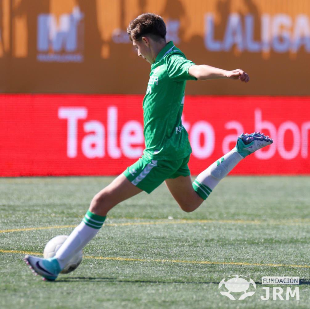 aytoloradelrio's tweet photo. ℹ️ El joven loreño Mario Díaz Velasco ha jugado como capitán del equipo @RealBetis (categoría Infantil) en el XXVII Torneo Internacional LaLiga #FCFutures en Maspalomas 2023 (#LigaPromises), quedando en tercera posición con una meritoria Medalla de Bronce🥉.

¡ENHORABUENA MARIO! https://t.co/BrnvWZgFQU