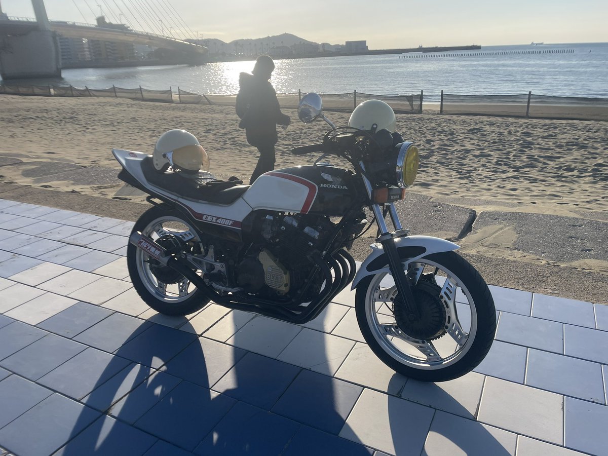 今年もよろしくcbx。
今年は金かけてフレームエンジン綺麗にしよ🫶