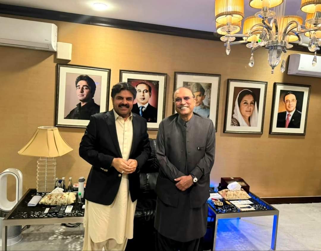 صدر پاکستان پیپلزپارٹی پارلیمنٹیرنز جناب آصف علی زرداری سے سابق صوبائی وزیر سید ناصر حسین شاھ کی بلاول ہاؤس کراچی میں ملاقات۔