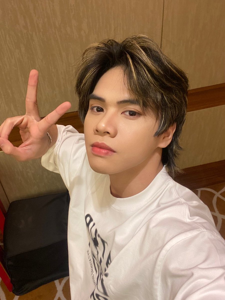 pluus_official's tweet photo. [🦉]

bagong taon, bagong hamon. sabay sabay tayong lumakad sum! sa mas marami pang memories na darating ngayong taon at sa mga susunod pa! mahal namin kayo palagi. happy new year at happy monthsary sa atin sum!!

#PLUUS #AlwaysPLUUS #PLUUSYen https://t.co/OcMsvvafDQ
