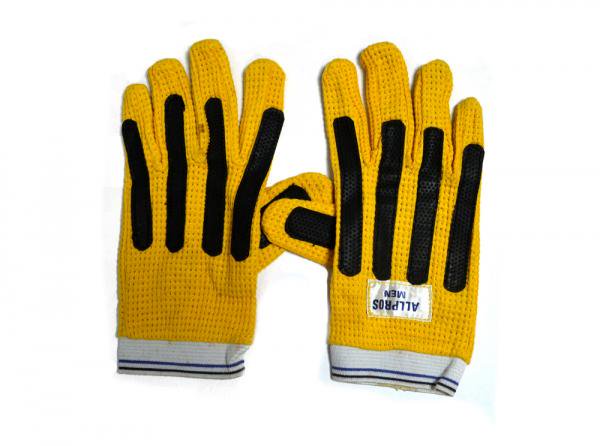 90sfootball's tweet image. Retweet if you remember wearing gloves like these as a kid!