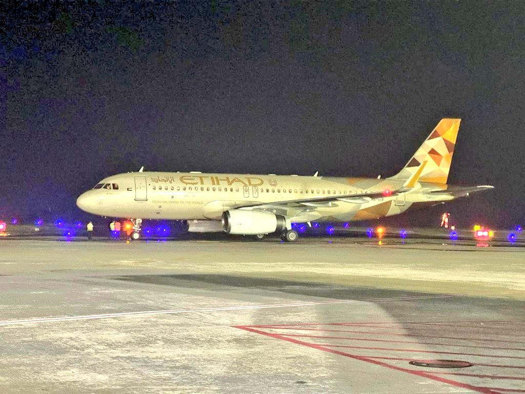 aaiclcairport's tweet photo. Happy to announce the resumption of etihad flight services between Abudhabi(AUH)-Calicut(CCJ) from 1st January 2024, on a daily basis.  For details visit airline website.....
@AAI_Official @AAIRHQSR @DGCAIndia @MoCA_GoI @etihad https://t.co/9zkNUOiMXa