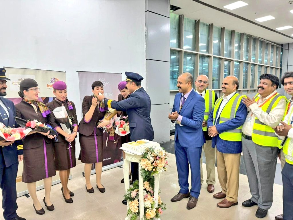 Happy to announce the resumption of etihad flight services between Abudhabi(AUH)-Calicut(CCJ) from 1st January 2024, on a daily basis.  For details visit airline website.....
<a href="/AAI_Official/">Airports Authority of India</a> <a href="/AAIRHQSR/">Regional Executive Director AAI Southern Region</a> <a href="/DGCAIndia/">DGCA</a> <a href="/MoCA_GoI/">MoCA_GoI</a> <a href="/etihad/">Etihad Airways</a>