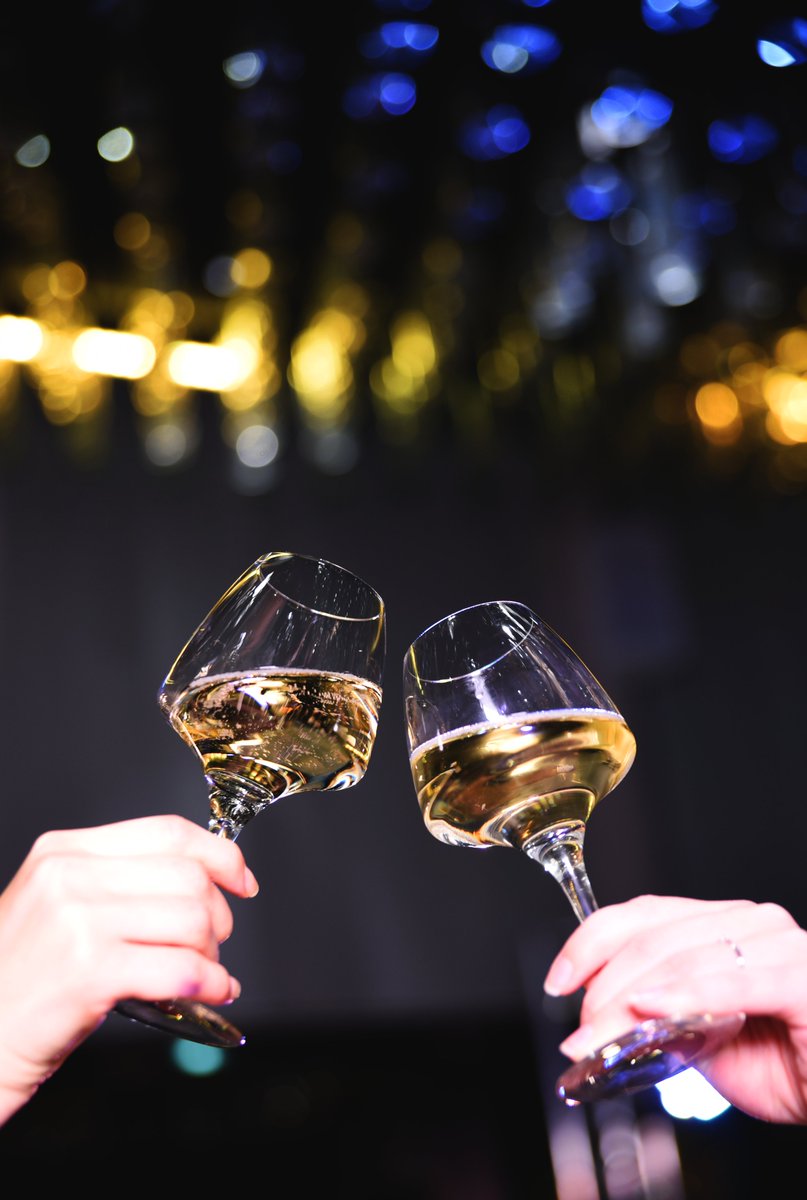 ✨🥂 Toute l'équipe de la Fondation pour la Culture et les Civilisations du vin vous souhaite une excellente année #2024 !
