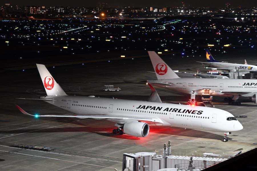 traicycom's tweet photo. 【速報】JAL516便、乗員乗客約400名全員が脱出　NHK報道 https://t.co/GKcIvpPWiS https://t.co/6JEpE92OPu