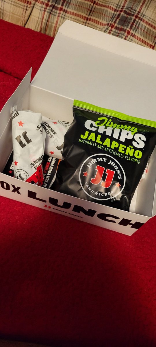 suprfanscott's tweet photo. @jimmyjohns thanks for doing your order 100%...... no cookie .... bringing in the new year on the wrong foot! https://t.co/FGqWrQb7Ze
