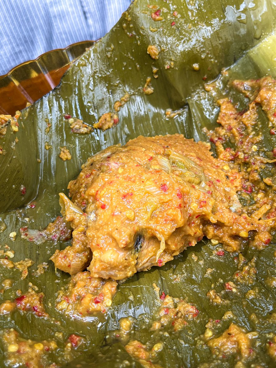 javafoodie_'s tweet photo. Penemuan terbaik akhir tahun 2023 yang akhirnya kupost tahun ini.
Warung makan rumahan khas Sumsel yg jualannya cm di teras rumah.

Menu yg jarang kutemuin di Jogja kyk Pepes Patin Tempoyak, Kemplang Mie, sampai Sambal Mbacang ada .

Nama warungnya Aji Asoy https://t.co/VhYfGN78At