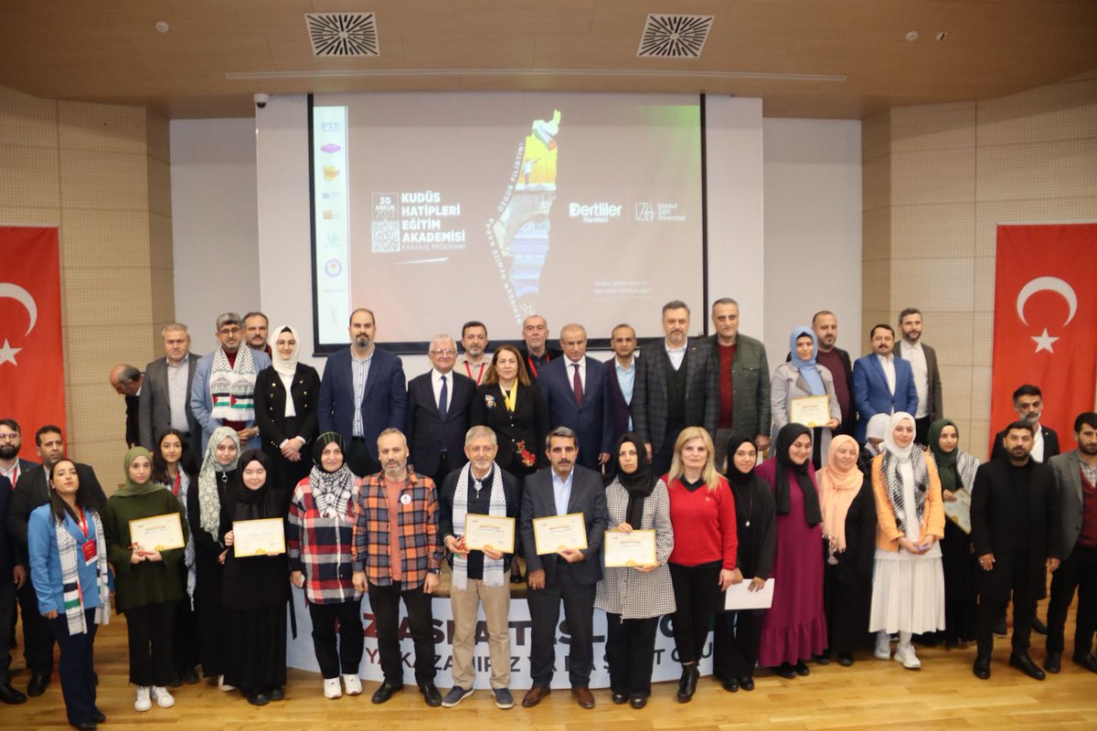 SayimMadak's tweet photo. Dertliler Hareketi Derneği (@dertliler2016) tarafından düzenlenen "Kudüs Hatipleri Eğitim Akademisi"nin kapanış törenine katılarak "insanlık adına dertli, değerlerimiz adına gayretli" kardeşlerimizle buluştuk.  

İsrail'in Gazze başta olmak üzere Filistin’in tamamında devam ettirdiği abluka, işgal ve soykırım saldırıları karşısında toplumda farkındalık ve bilinç oluşumuna katkı sunmak amacıyla İstanbul Sabahattin Zaim Üniversitesi’nin (@zaimuniv) iş birliğinde düzenlenen akademiden mezun olan hatipleri tebrik ediyorum. 

Birbirinden değerli uzmanlardan edindikleri bilgileri eyleme dönüştürerek Filistin Davasına katkı sağlayacakları mücadele sahasında kendilerine üstün muvaffakiyetler diliyorum.  

Bu anlamlı proje vesilesiyle değerli kardeşim Selman Enes Yücel (@slmnycl) ile Üniversite Rektörümüz Prof. Dr. Ahmet Cevat Acar (@ACAcar10) Bey'i tebrik ediyorum. 

#Derdimizİnsanlık #DerdimizDeğerlerimiz