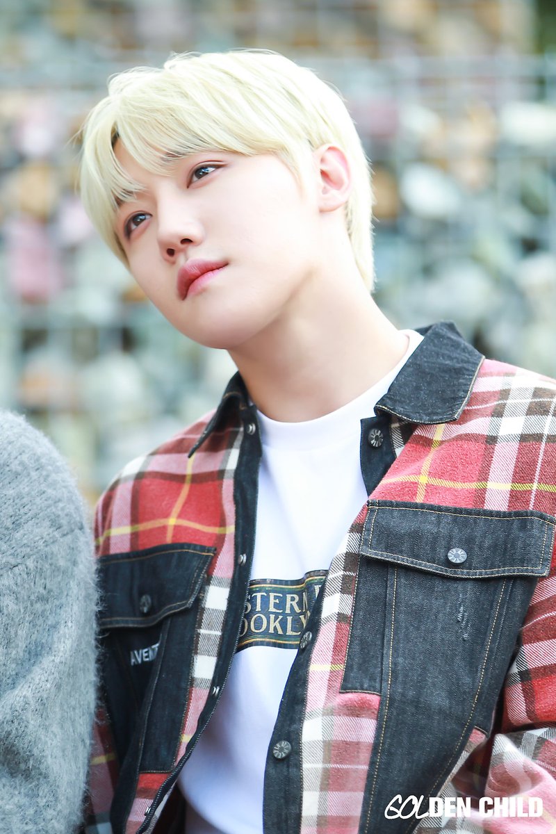 KPOPFAVE_'s tweet image. #LEEJANGJUN from @GoldenChild × @weeklyidol_! 🙌 #이장준 will be emceeing "#WeeklyIdol" starting Jan 17, according to @woollim_news today. "I'm actually an experienced #주간아이돌 emcee! I'll work my hardest for my team and everyone involved". #GoldenChild #GNCD #골든차일드