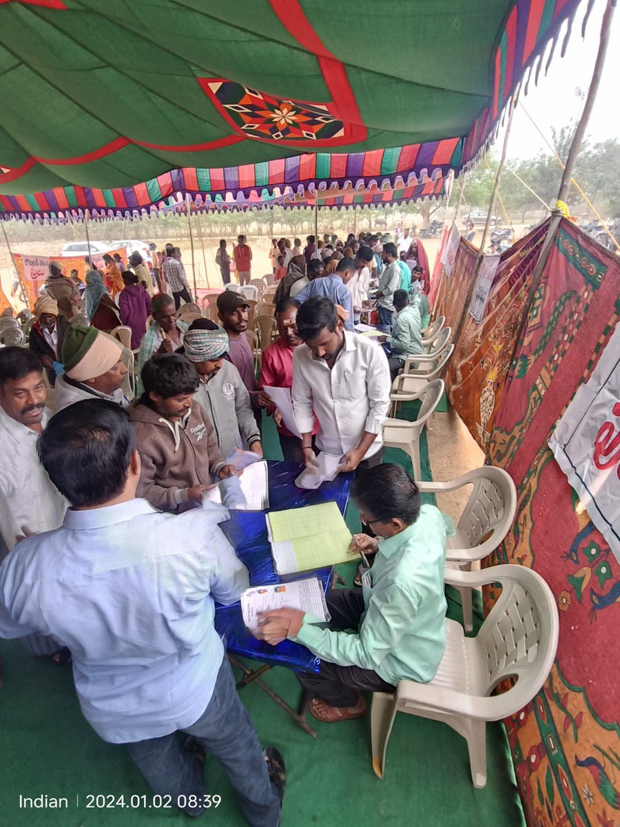 MPPSDPTURBAN's tweet photo. Praja Palana ABHAYA
HASTAM Guarantee
Applications acceptance  in counters at Tadkapalle village of Siddipet URBAN Mandal @Collector SDPT @devakidevi20 @AcSiddipet @BRSHarish @revanth_anumula @Bhatti_Mallu @PonnamLoksabha @TelanganaCMO @seethakkaMLA https://t.co/v4hTkqEZhk