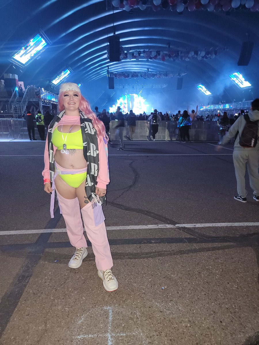 ashluxe97's tweet photo. Had an absolute blast head banging all night @DecadenceAZ ! @DecadenceNYE https://t.co/C5OltRpOWH
