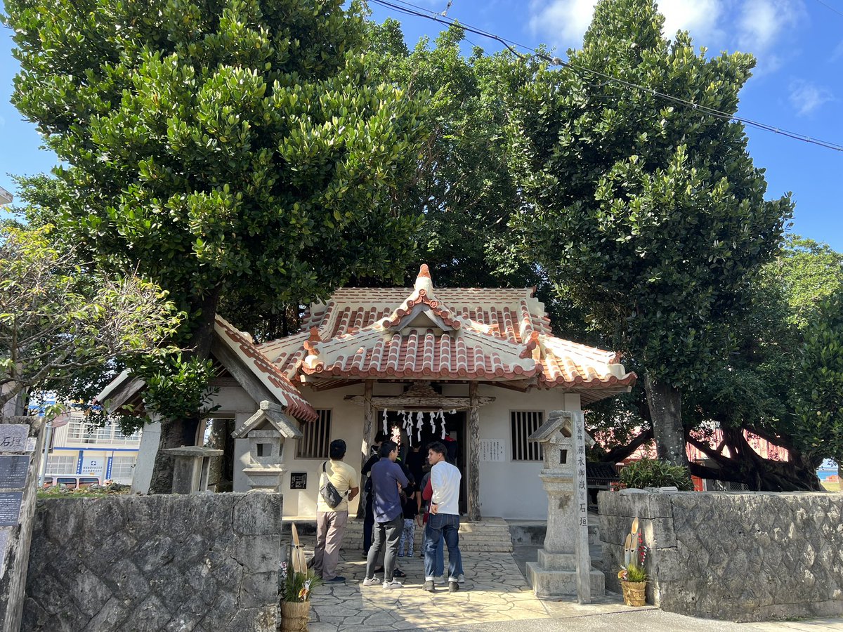 mika_chu0203's tweet image. 初詣帰りにハリミズ御嶽に手を合わせて😊
一年の家族の健康を願ってきました♪
明日は
みかチューンタイム放送日です！
初ゲスト！！皆様楽しみにー😊
#エフエムみやこ
#みかチューンタイム
#初詣