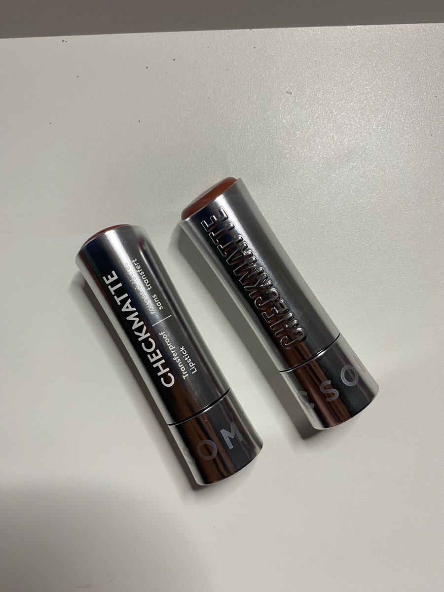 ashellyskin's tweet photo. Red lips? YES!
Asli ini lipstick unreal bgt. Lipstick batangan kok ya bisa transferproof dan feelsnya ringan bgt?😫
#racuninmakeup #somethinc #checkmatte https://t.co/dMvKSu9iHj