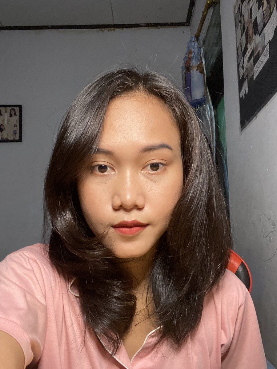 ashellyskin's tweet photo. Red lips? YES!
Asli ini lipstick unreal bgt. Lipstick batangan kok ya bisa transferproof dan feelsnya ringan bgt?😫
#racuninmakeup #somethinc #checkmatte https://t.co/dMvKSu9iHj