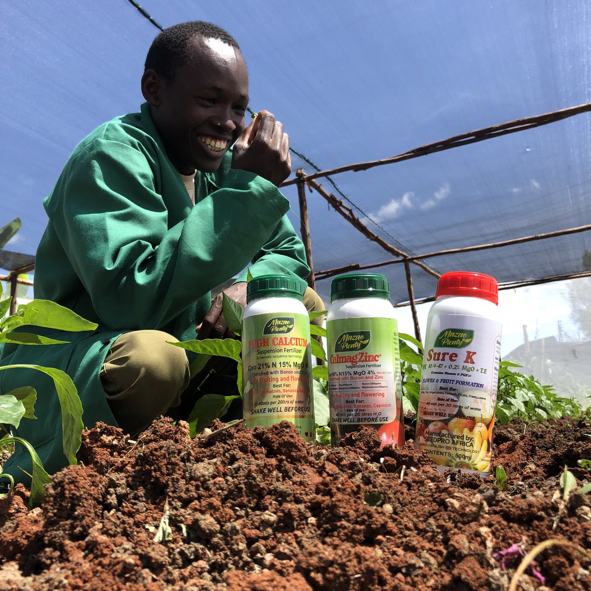 kalebndolo's tweet image. Mr. CEO Lamech explaining why the temperature matters on preservation of nutrients on a range of #seedpro products.