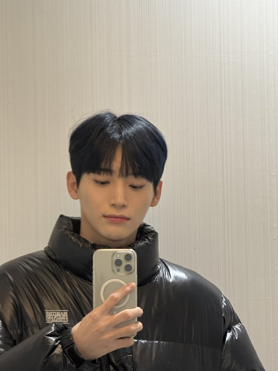 CRAVITY_twt's tweet photo. 새해 기념 짧게 커트~✂️
#정모 #러비티 #크래비티 https://t.co/y9iSbq8vih