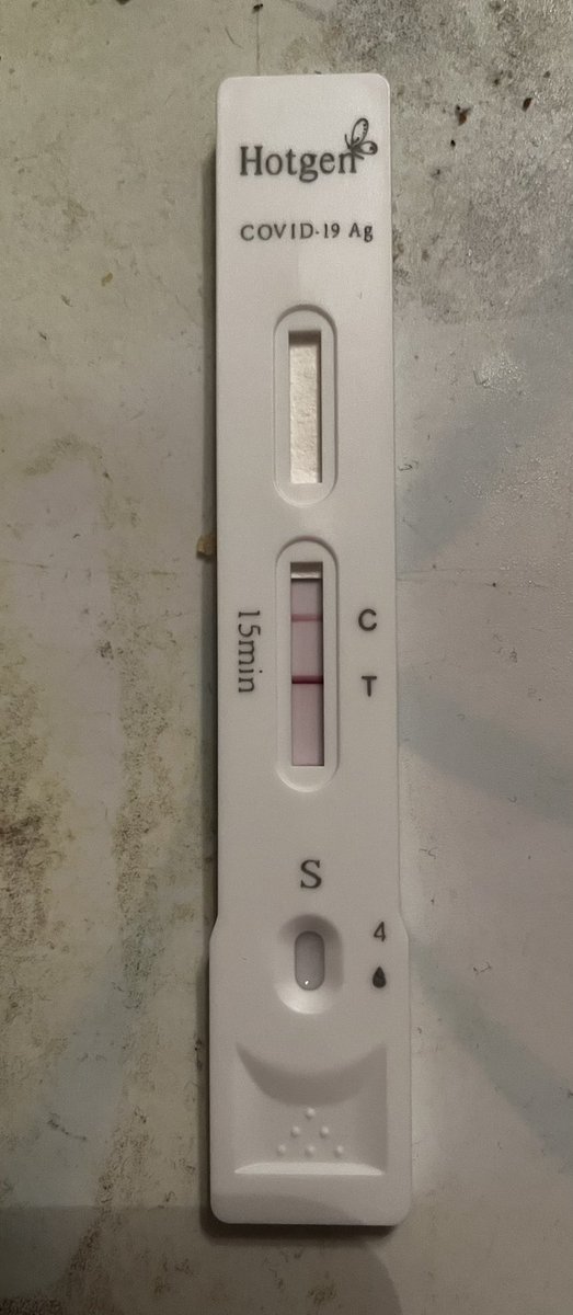 #CovidIsNotOver Jahr beginnt echt toll, mir gehts echt furchtbar. Wo ich’s her hab? Sehr wahrscheinlich ausm Kino in dem Saal saßen mehrere die husteten und schnieften, da half bei uns auch keine Maske anscheinend. Wieso geht man krank unter Leute?