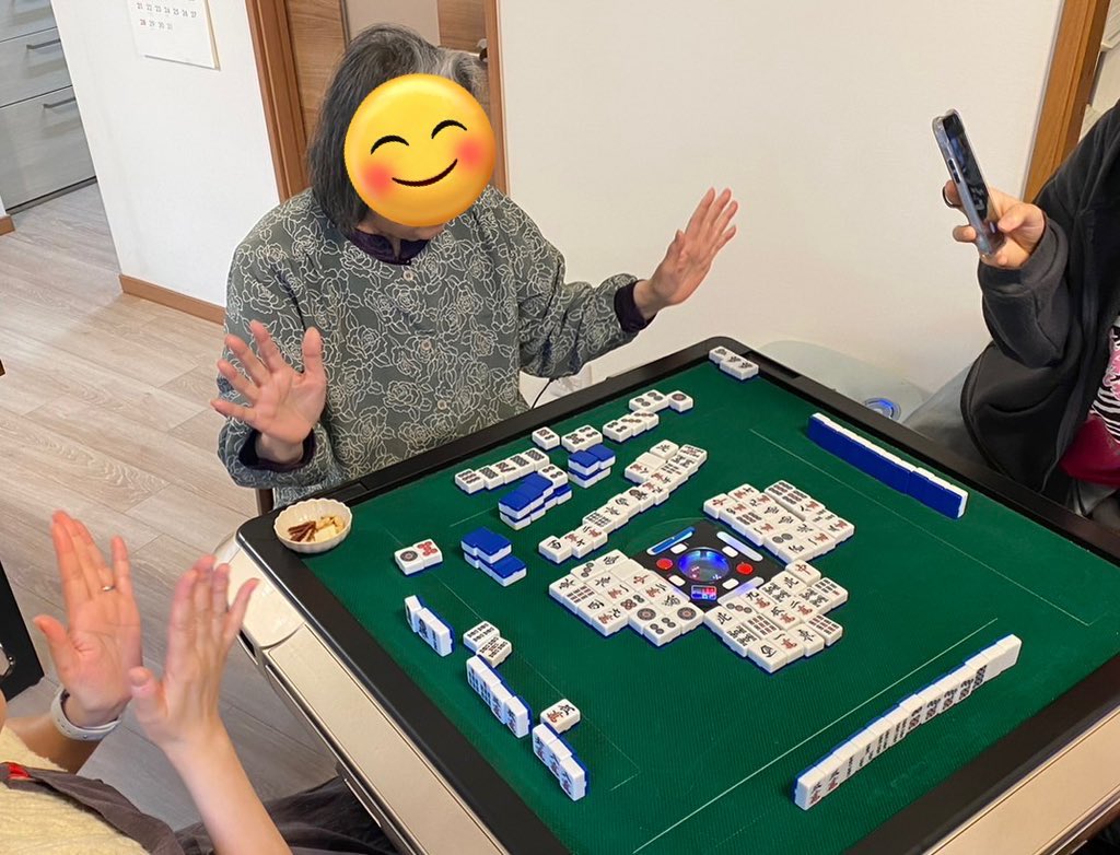 _y_ork's tweet photo. 認知症の祖母、毎回ツモ順忘れるのにいつの間にか数え役満揃えてる https://t.co/Ofuhrrzz4E