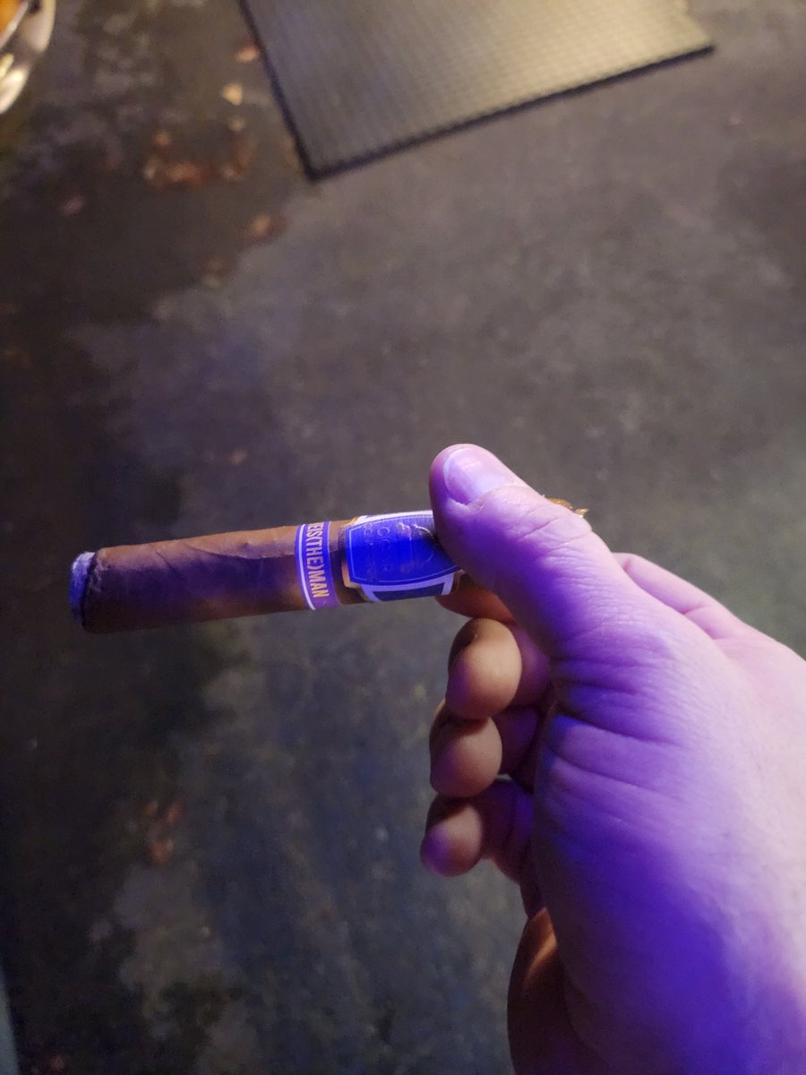 taadamsen's tweet photo. @SeattleCigars I Love my Dawgs. https://t.co/clMjd6wIOZ