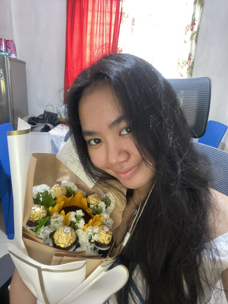 Happy birthday to my lab <a href="/maurissahehe/">Maurissa</a> 💜😴