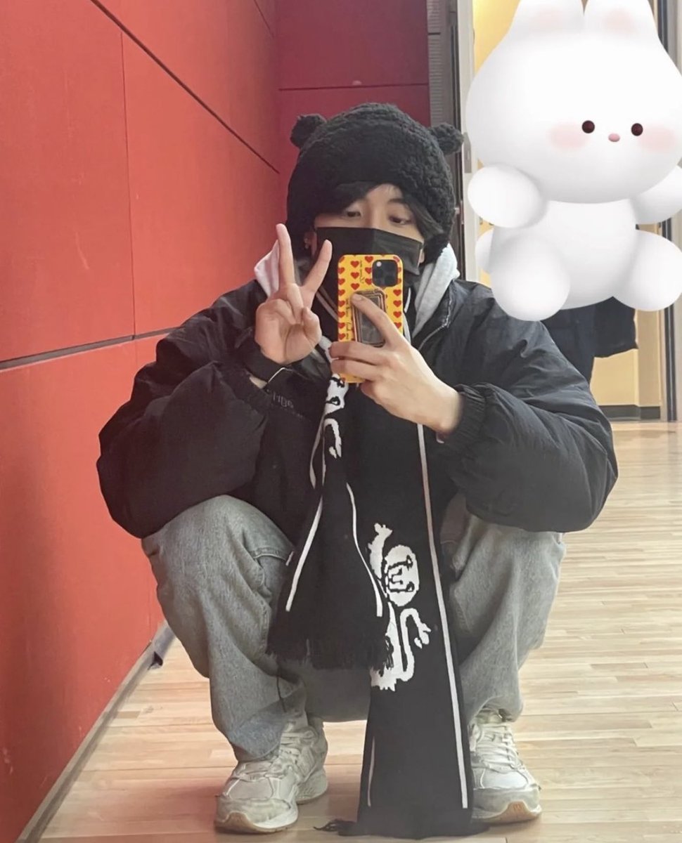 chronosung's tweet photo. my favorite pictures of han jisung in 2023 in my camera roll: a thread https://t.co/lAXTdH3isf