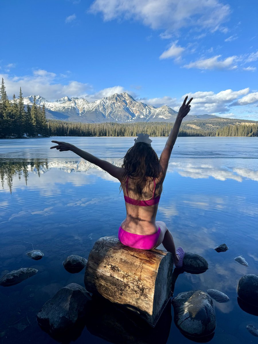 erinkarpluk's tweet photo. 🌟Happy 2024🌟 https://t.co/0WNMs4h7di