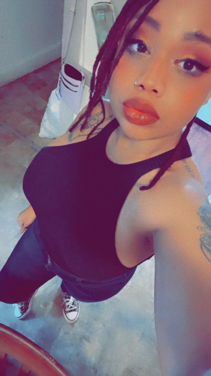 NicoleCheller's tweet image. #HappyNewYear2024  #lochead #eyes #lips 💜😋🥰