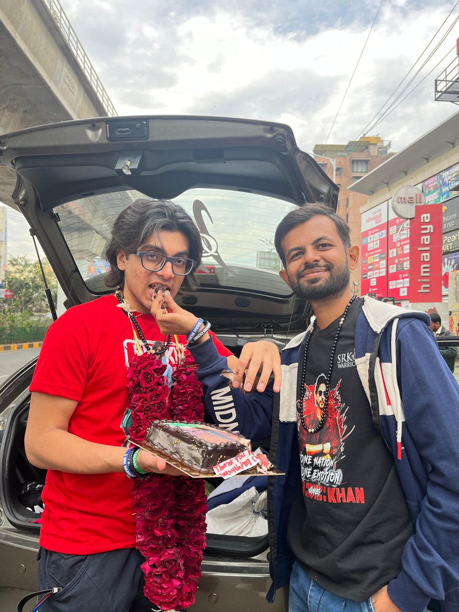 manthans2105's tweet photo. Happy birthday bro @mizsayani . Keep smiling and stay blessed.. https://t.co/DprIFcf3xr