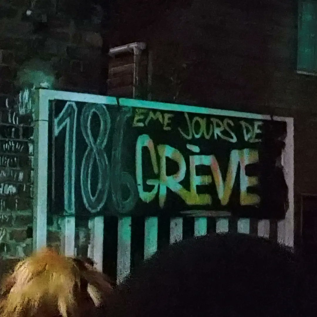 Présents contre l'expulsion des travailleurs sans papiers d'Emmaüs