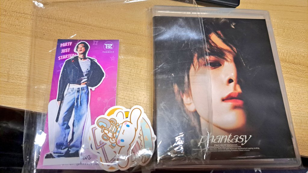 _jamppong's tweet photo. #packageforjam #PasalubongniEvit (not an official hashtag) HAHAHAH
ate @harabeomjji thank you sa tingi ng sixth sense dvd ver huhuhu pinakilig po ako today dahil kay younghoon at juyeon mini standee π€§β€οΈ
'Til next comeback tingi? HUYYY HAHAHAHA π https://t.co/vTYBd5Fmyr