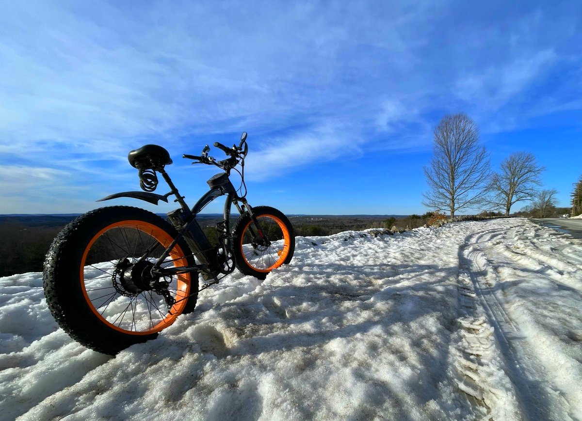 Ecotricbicycle's tweet photo. Can you ride a Hammer ebike in the snow?🤨

The answer is absolutely YES!👏

The 4-inch wide tires give Hammer excellent stability, allowing you to conquer all rugged terrain effortlessly.💯

#ecotric #ebike #bike #hammer https://t.co/HfVaysl1xS