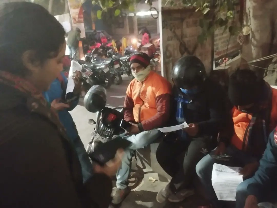 ake_union's tweet photo. नए साल के पड़ाव पर वेस्ट परमानंद, शक्ति नगर और शालीमार बाग में स्विगी, जो़माटो और इंस्टामार्ट के साथियों के साथ मीटिंग में आने वाले समय में हमारे संघर्षों को मज़बूती देने का संकल्प लिया गया।

@ake_union @AICCTUhq @AICCTU_tw
#appbasedworkers #UnionStrong https://t.co/8YFeUwlfg2