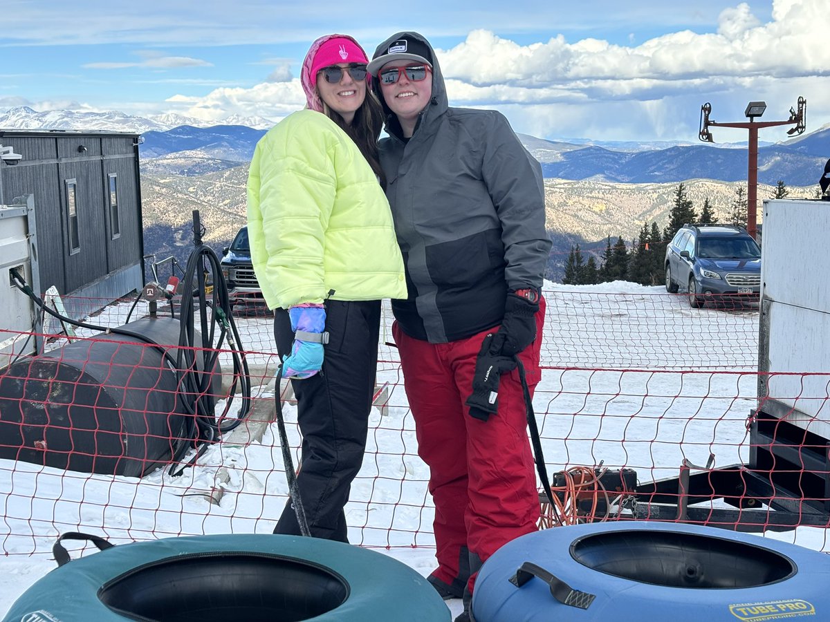 eviethompson55's tweet photo. Colorado with my fiancé was the perfect New Years celebration! https://t.co/u4eItXRFGq