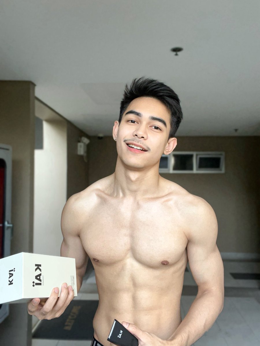 พิกัด👉🏻 shope.ee/5pinRLPseN
🎉ปีใหม่นี้  ก็อยากจะเล็มขนออกให้หมดๆ  เครื่องเล็มขนน้องชาย KAÏ TRIMMER จากแบรนด์ <a href="/kaigrooming/">Kai Grooming</a> นี่แหละ ใช้ง่ายสบายผิว ใช้ได้ทุกวัน ไม่ว่าจะที่🍑หรือ🍆 ไม่เชื่อมาดู😂    

#kaitrimmer
#kaigrooming
#เครื่องเล็มขนน้องชาย