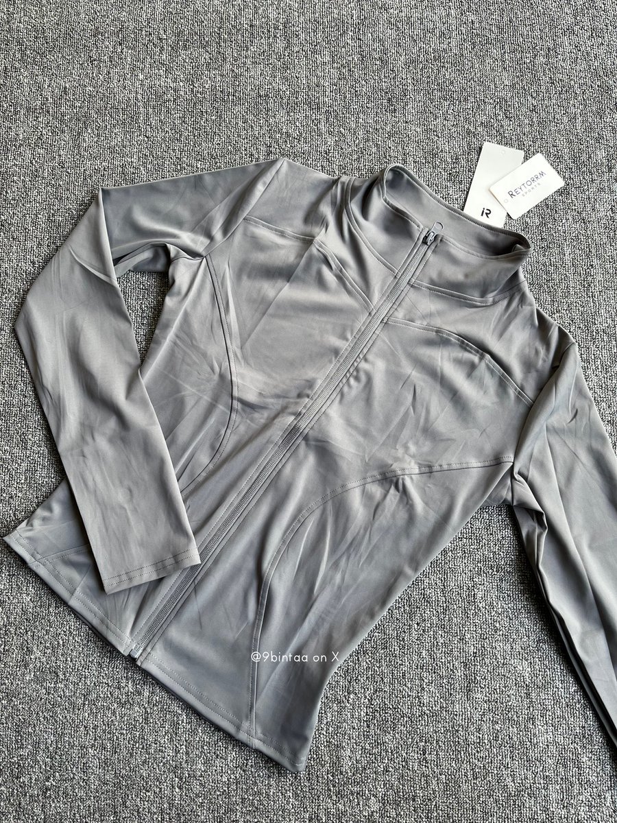 9bintaa's tweet photo. Menemukan jaket buat olahraga bahannya adem, stretchy, murah meriaah, fitnya dibadan oke banget, dan under 100k. aku dapet di harga 79k🥹🫶🏻 https://t.co/ZgIR2oWgzo