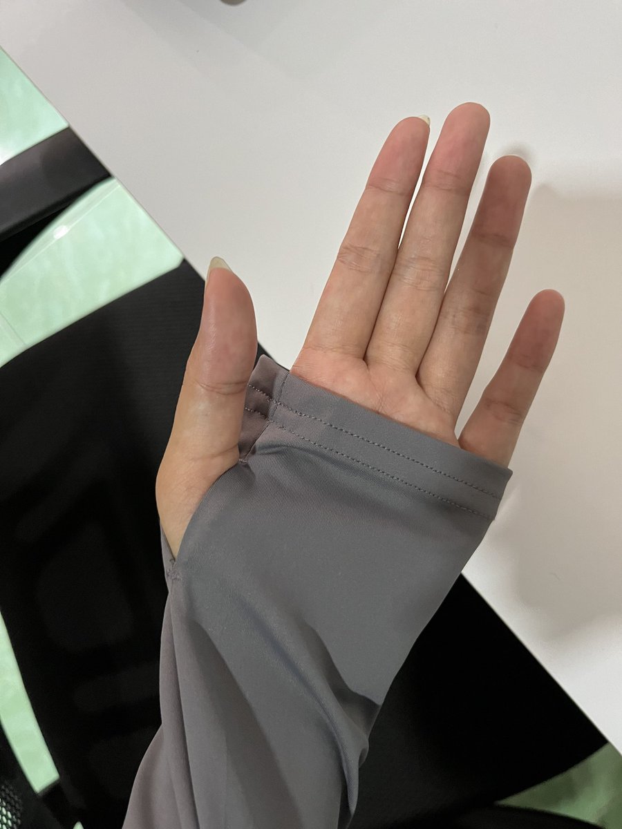 9bintaa's tweet photo. Menemukan jaket buat olahraga bahannya adem, stretchy, murah meriaah, fitnya dibadan oke banget, dan under 100k. aku dapet di harga 79k🥹🫶🏻 https://t.co/ZgIR2oWgzo
