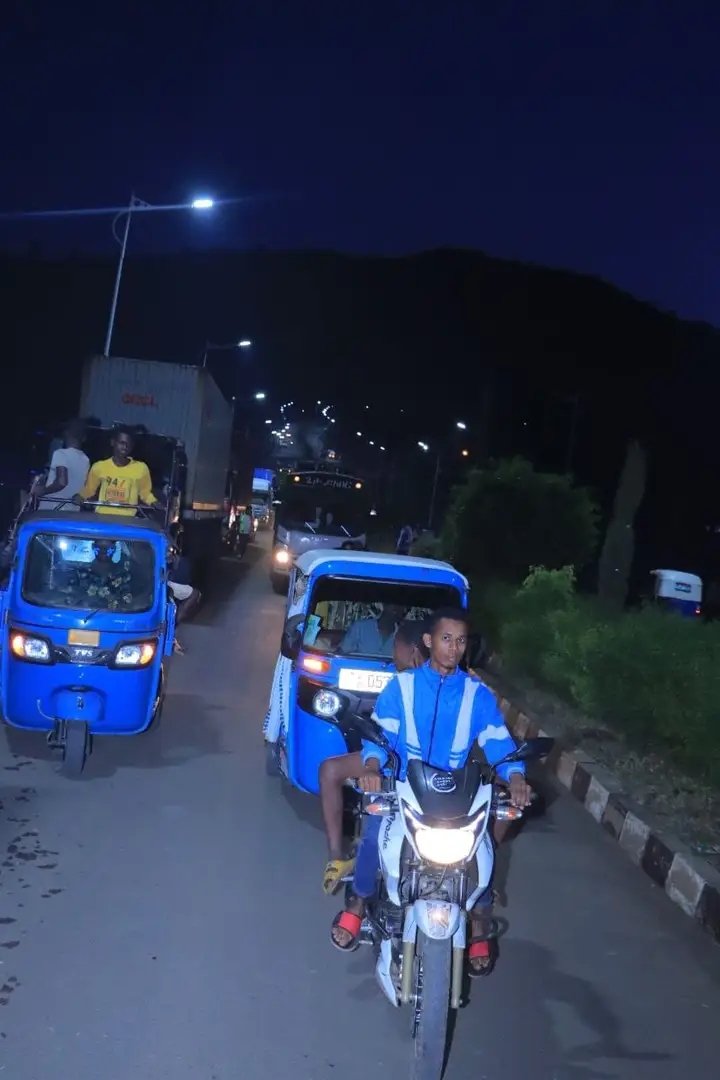 DesalegnDolango's tweet photo. ታርጫ ከተማ ሰማይ ስር ያለ ደስታ!!! https://t.co/bmN96gnSkx