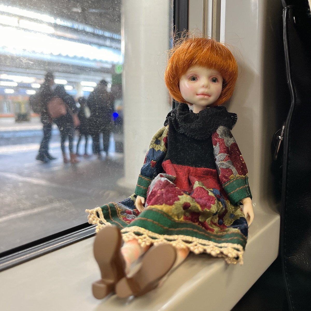 yamamotoyumi's tweet photo. 世界🌍の車窓から。

#らっこちゃん  #doll  #kawaii  #originals  #らっこスターズ    #originaldoll  #yamamotoyumi   #outfit  #endoll  #enoriginaldoll #racco_chan #ブライスアウトフィット #blytheoutfit https://t.co/r4DI4nG8n7