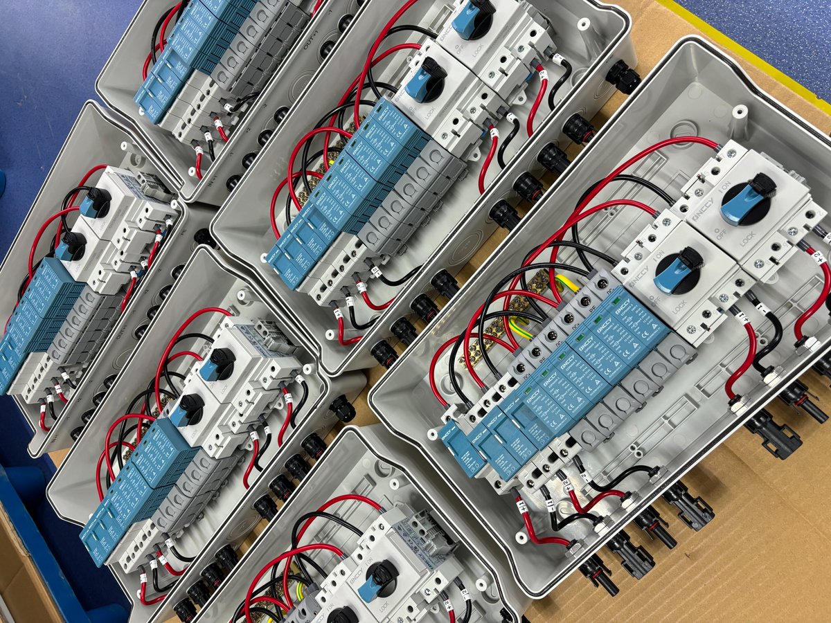 grace_aswich's tweet image. ONCCY Solar PV System #CombinerBox with Surge Protector, DC Isolator Switch, and PV Fuse - DC1000V,  PV Connectors, IP65 Waterproof - Ideal for Solar Power Systems
contact@onccy.com
#pvsolar