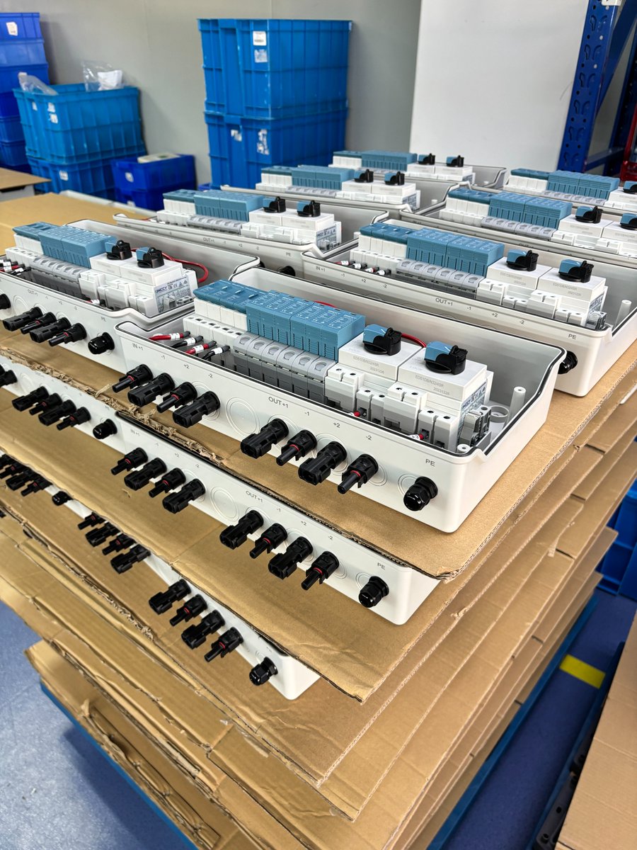 grace_aswich's tweet image. ONCCY Solar PV System #CombinerBox with Surge Protector, DC Isolator Switch, and PV Fuse - DC1000V,  PV Connectors, IP65 Waterproof - Ideal for Solar Power Systems
contact@onccy.com
#pvsolar