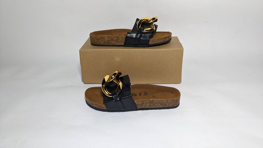 BoadiIrene's tweet image. Half mule slides with gold chain &apos;05053 

GHS 50.00 
 
How to order
 
 If you want to make payment now, use my payment link below:
 
myduke.co/ed45982b-2b47-…